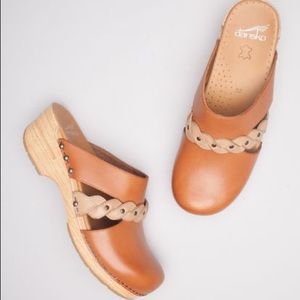 Dansko Sherise Caramel Heritage Cutout 39